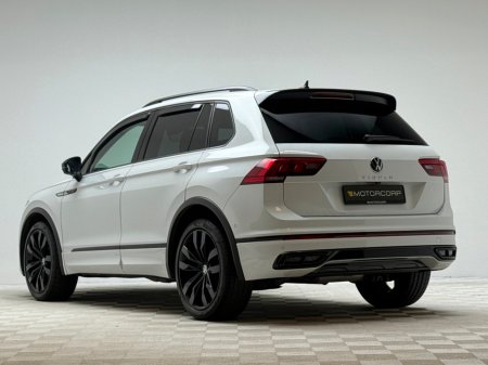 2022 Volkswagen Tiguan R-LINE 2.0 TDI 150HP €39,990 thumbnail