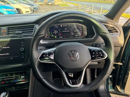 2022 Volkswagen Tiguan R-LINE 1.4 TSI PHEV 2 245HP 5DR thumbnail