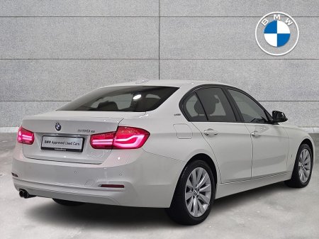 2017 BMW 3 Series 330e SE thumbnail