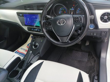 2016 Toyota Auris TOP SPEC 1.8 PETROL HYBRID WITH ONLY 71,003KMS LEATHER AND SUEDE INTERIOR LIKE NEW REVERSE CAMERA TOUCH SCREEN RADIO WITH APPLE CAR PLAY & ANDROID AUTO FACTORY IMMOBILISER TOYOTA SAFETY SENSE €16,495