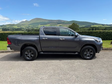 2025 Toyota Hilux 2.8 SR5 DOUBLE CAB