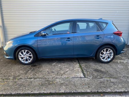 2016 Toyota Auris HYBRID @ Waltons Garage Ranelagh €13,950