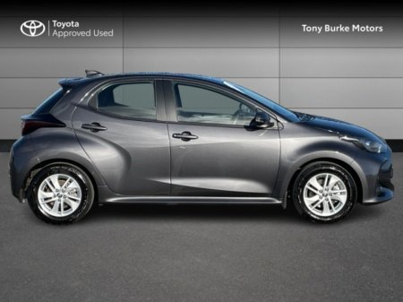 2025 Toyota Yaris - Save EUR 4,000 - Luna - 1.5 Hybrid - Automatic - EUR 180 Tax // Remote Central Locking // Front Electric Windows // Rear Electric Windows // Electric Mirrors // Heated Mirrors €26,435