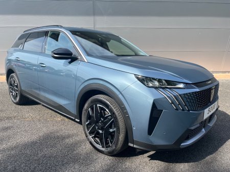 2025 Peugeot 5008 1.2 Hybrid 136bhp E-DCS6 Allure €51,700