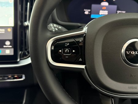 2025 Volvo XC90 ULTRA T8 RECHARGE 2.0 455HP PHEV *7 SEATER* €89,990 thumbnail