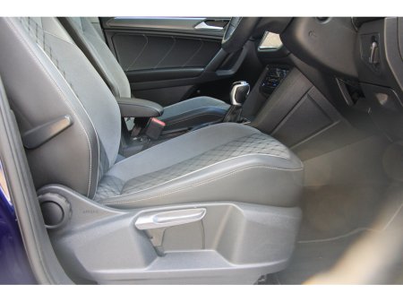 2023 Volkswagen Tiguan Allspace 2.0 TDI 150HP R-Line DSG €49,950 thumbnail