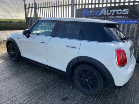 2015 MINI One ONE 5 DOOR AUTOMATIC €13,995