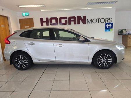 2016 Volvo V40 D2 Momentum Edition 5DR H/B €13,750