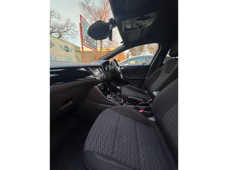 2017 Vauxhall Astra 1.4 TURBO SRI 147BHP 5DR €9,800 thumbnail