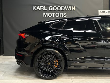 2025 Lamborghini Urus URUS S-E 4X4 V8 TWIN TURBO €359,950 thumbnail