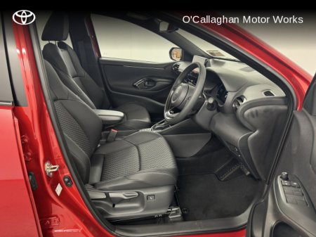 2024 Toyota Yaris YARIS HYBRID PLATINUM €29,950 thumbnail