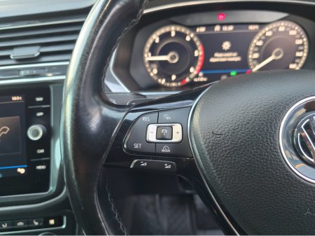 2018 Volkswagen Tiguan HIGH LINE-AUTOMATIC-4 MOTION-LOW MILEGE €23,450 thumbnail