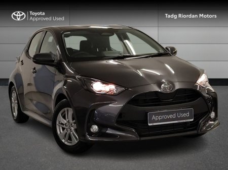 2025 Toyota Yaris HYBRID LUNA