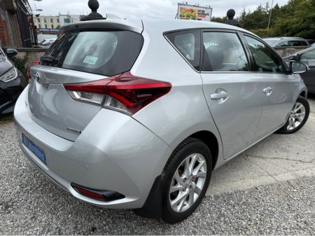 2017 Toyota Auris 1.8 HYBRID LUNA AUTO €14,450
