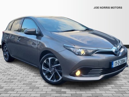 2017 Toyota Auris Hybrid Sol Automatic €16,850