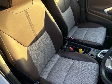 2022 Toyota Yaris Cross  €26,950 thumbnail