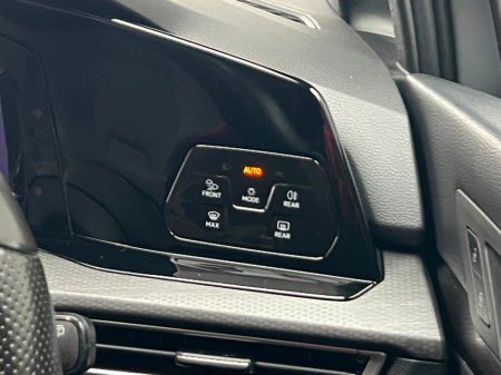 2022 Volkswagen Golf GTI CLUBSPORT 2.0 TSI 300HP *PAN ROOF* €49,990 thumbnail