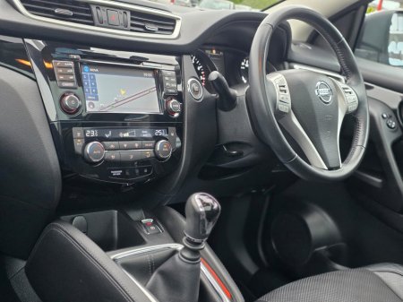 2015 Nissan Qashqai 1.2 PET SVE + GLASS ROYALE ROOF E6 4DR €14,950 thumbnail