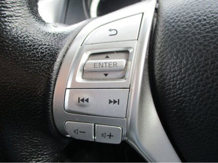 2021 Nissan Navara 2.3 DCI N-GUARD AUTO CREWCAB €30,081 thumbnail