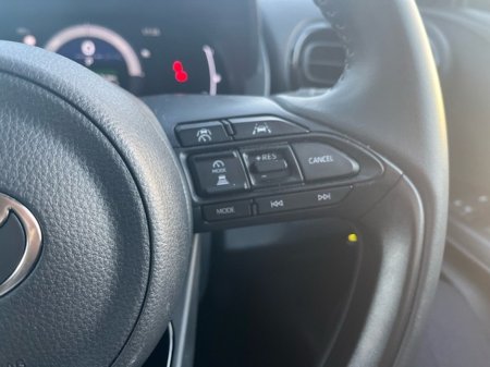 2025 Toyota Yaris YARIS LUNA SPORT €28,888 thumbnail