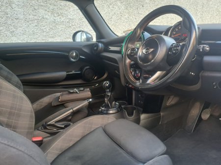 2016 MINI Hatch Cooper D €8,999