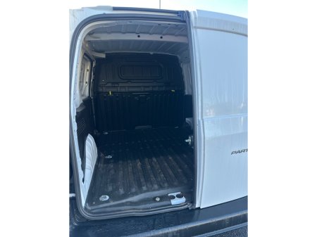 2025 Peugeot Partner PRO PLUS 1.5 HDI 100 65 €25,095