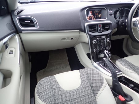 2019 Volvo V40 2.0 D4 SE LUXURY PLUS DIESEL AUTOMATIC // MASSIVE SPEC //  HALF HEATED LEATHER // REVERSING CAMERA // CRUISE CONTROL // LANE ASSIST // COLLISION WARNING SYSTEM // UPGRADED SPORT ALLOYS €19,950 thumbnail