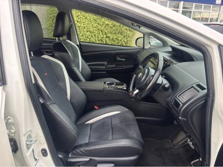 2018 Toyota Prius Alpha GR SPORT 7 SEATER AUTOMATIC HYBRID 1.8 PETROL //REVERSE CAMERA//KEYLESS ENTRY//HALF LEATHER GR SEATS// €23,950 thumbnail