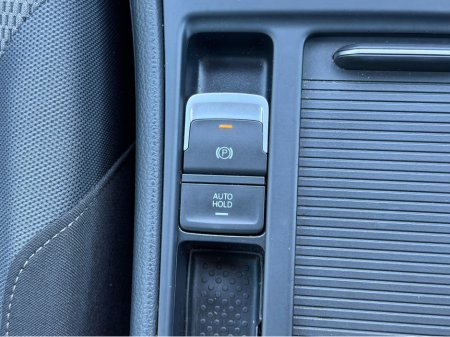 2017 Volkswagen Golf 1.2 TSI COMFORTLINE AUTO €17,450 thumbnail