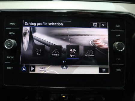 2021 Volkswagen Passat *111* GTE S-A DSG €22,900 thumbnail