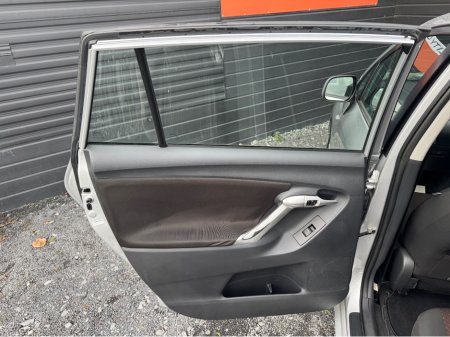 2011 Toyota Corolla Verso 2.0 D-4D LUNA 7 SEATER €5,495 thumbnail