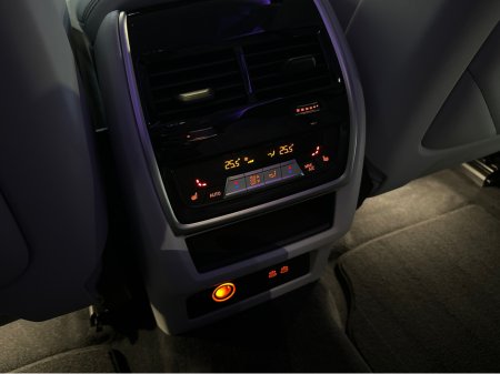 2024 BMW XM 50E PHEV AUTO MEGA SPEC €124,950 thumbnail