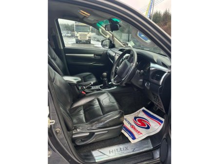 2017 Toyota Hilux  thumbnail