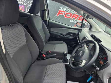 2015 Toyota Yaris 1.0 VVT-i 3Dr Sol €7,950 thumbnail