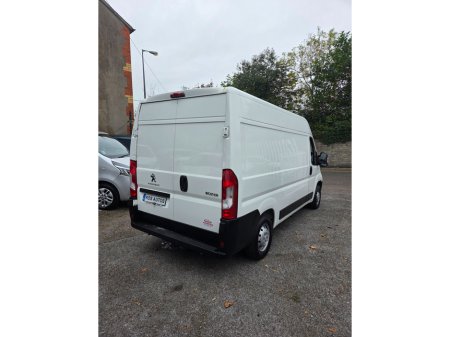 2021 Peugeot Boxer 333 L2 H2 2.2 BLUE HDI 1 140 6.2 €21,000