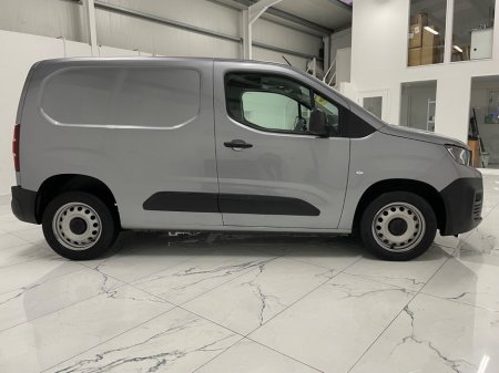 2024 Peugeot Partner  €15,995