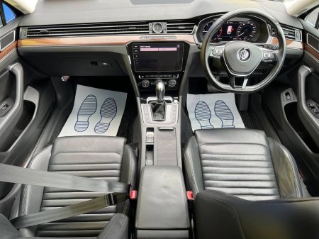 2019 Volkswagen Passat VARIANT HIGHLINE 2.0 TDI AUTO * BIG SPEC * // HEATED COOLED LEATHER SEATS // DRIVER MASSAGE SEAT // DIGITAL CLUSTER €24,950 thumbnail