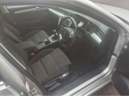 2017 Volkswagen Passat CL 1.6 TDI MANUAL 6SPEED FWD 120HP 4DR €14,000 thumbnail