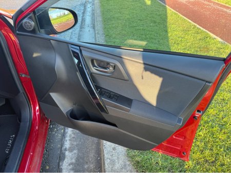 2016 Toyota Auris 1.2 TURBO SOL MODEL ONE OWNER 30K MILES €14,990 thumbnail