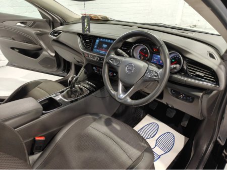 2017 Opel Insignia GRAND SPORT SE 2.0 17 170PS 5DR €10,850 thumbnail