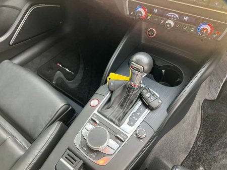 2014 Audi S3 QUATTRO 2.0 TFSI AUTO // OPENING PAN ROOF // BANG & OLUFSEN // NEW 19" DIAMOND CUT ALLOYS €19,950 thumbnail