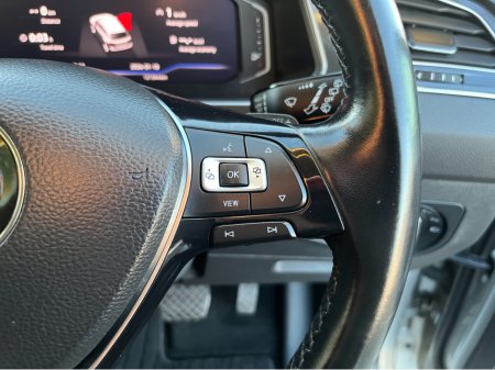 2019 Volkswagen Tiguan HIGHLINE 4MOTION AUTOMATIC 2.0 DIESEL //HIGH SPEC//360 PARKING CAMERAS//FRONT AND REAR HEATED SEATS//POWER TAILGATE//HEAD UP DISPLAY// thumbnail