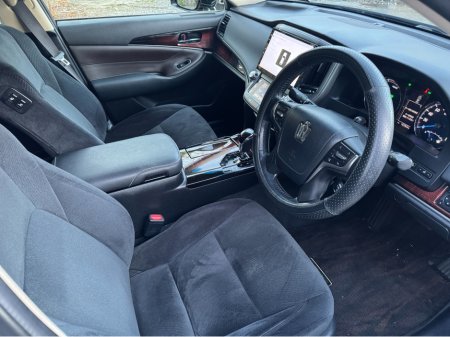 2016 Toyota Camry Crown 2.5 Hybrid €19,900