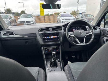 2022 Volkswagen Tiguan 2.0 TDI 150HP Elegance €34,975 thumbnail