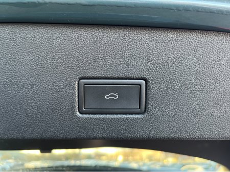 2023 Volkswagen T-Roc AUTOMATIC 2.0 DIESEL //MASSIVE SPEC//FULL LEATHER HEATED SEATS//PANORAMIC GLASS ROOF//LOW MILES// €31,950 thumbnail