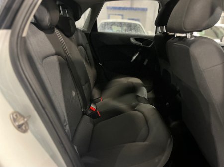 2015 Audi A1 DBA-8XCHZ 3DR €12,950 thumbnail