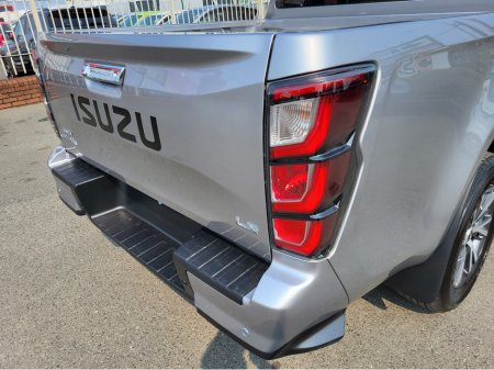 2026 Isuzu D-MAX (5yr warranty) 1.9 Turbo diesel double cab 001679 €45,999 thumbnail