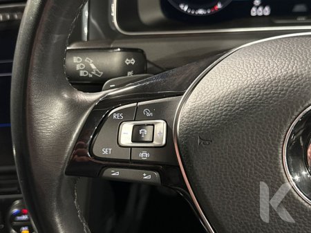 2020 Volkswagen Golf COMFORT LINE MEISTER - UPGRADED FACTORY ALLOYS - CRUISE CONTROL - REVERSE CAMERA - DIGITAL DASH €21,950 thumbnail