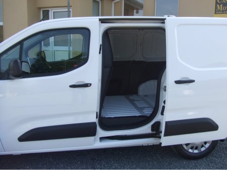 2022 Opel Combo 100bhp 6 speed Kompfort 'LIKE NEW' 1 Private Owner €15,450