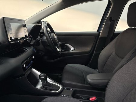 2021 Toyota Yaris HYBRID LUNA 4DR AUTO €21,950 thumbnail